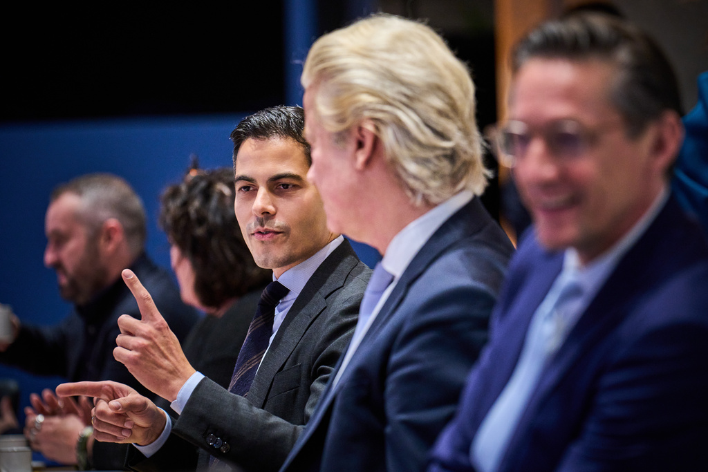 Rob Jetten, leader of the Democrats '66 (D66), centre left, and Far-right anti Islam lawmaker Geert Wilders attend a meeting with speaker of the House Martin Bosma, in The Hague, Netherlands, Tuesday Nov. 4, 2025. (AP Photo/Phil Nijhuis)
