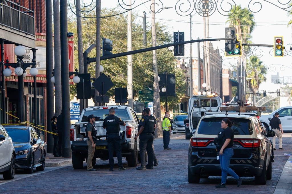 Law enforcement investigate a car crash on Saturday, Nov. 8, 2025, in Tampa, Fla. (Jefferee Woo/Tampa Bay Times via AP)