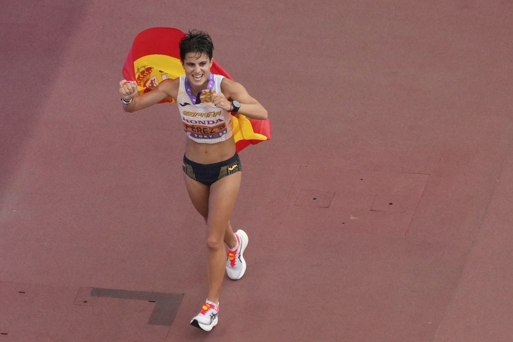 Spain's Maria Perez celebrates after winning the women's 20 kilometers race walk at the World Athletics Championships in Tokyo, Saturday, Sept. 20, 2025. (AP Photo/David J. Phillip)