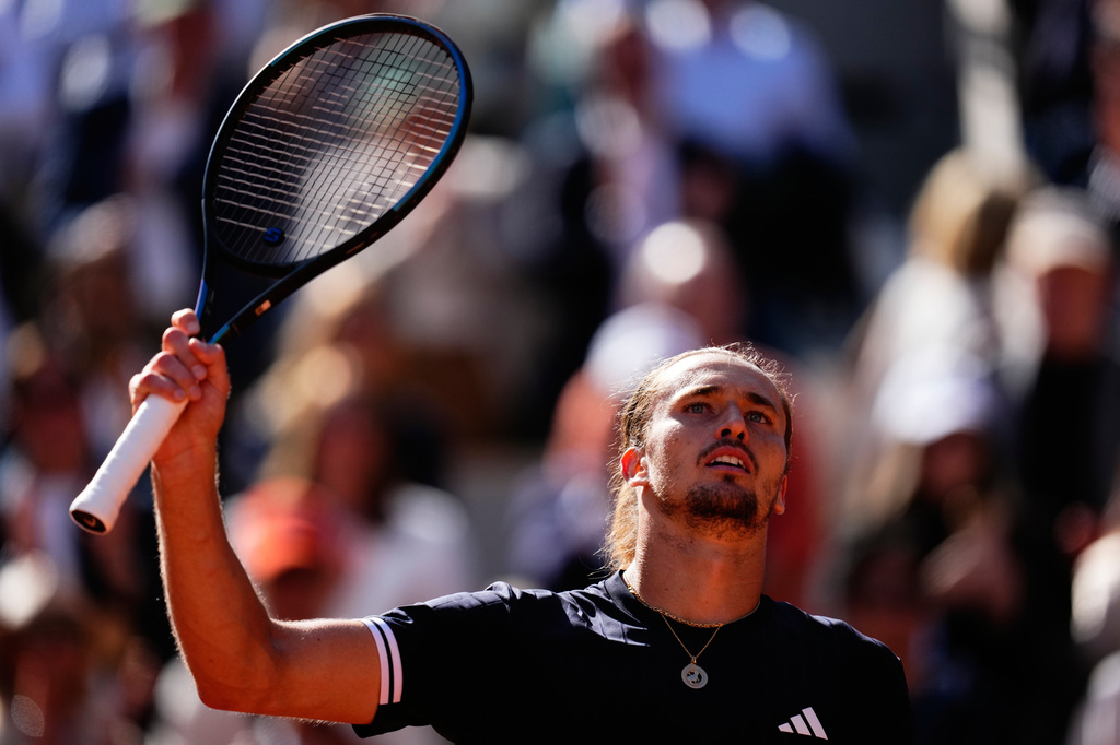Germany's Alexander Zverev reacts after winning the semifinal tennis match against Czech Republic's Jakub Mensik at the French Open in Paris, Friday, June 5, 2026. (AP Photo/Christophe Ena)
