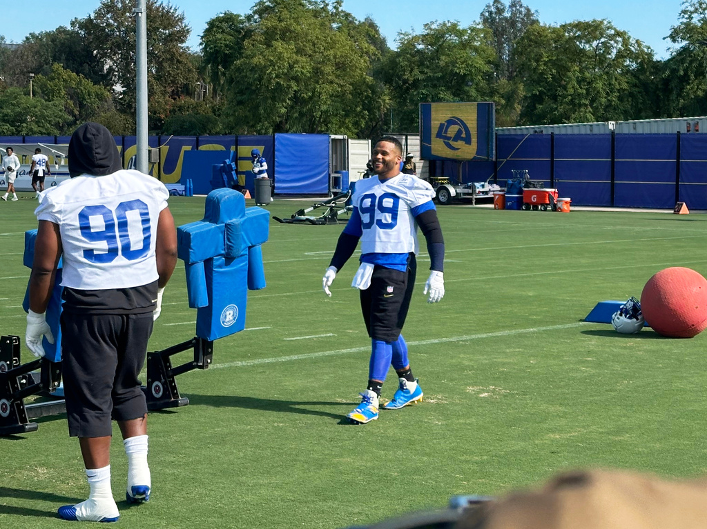 Aaron Donald takes the field for practice at the Los Angeles Rams' training complex in Los Angeles, Sunday, Aug. 30, 2026. (AP Photo/Greg Beacham)
