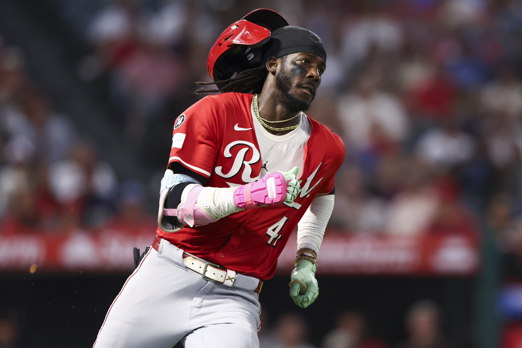 Cincinnati Reds' Elly De La Cruz runs after hitting a triple during the fifth inning of a baseball game against the Los Angeles Angels, Monday, Aug. 18, 2025, in Anaheim, Calif. (AP Photo/Jessie Alcheh)