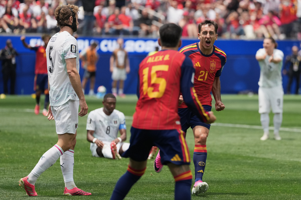Spain's Mikel Oyarzabal (21) celebrates after scoring his side's opening goal during the World Cup round of 32 soccer match between Spain and Austria in Inglewood, Calif., near Los Angeles, Thursday, July 2, 2026. (AP Photo/Jae C. Hong)
