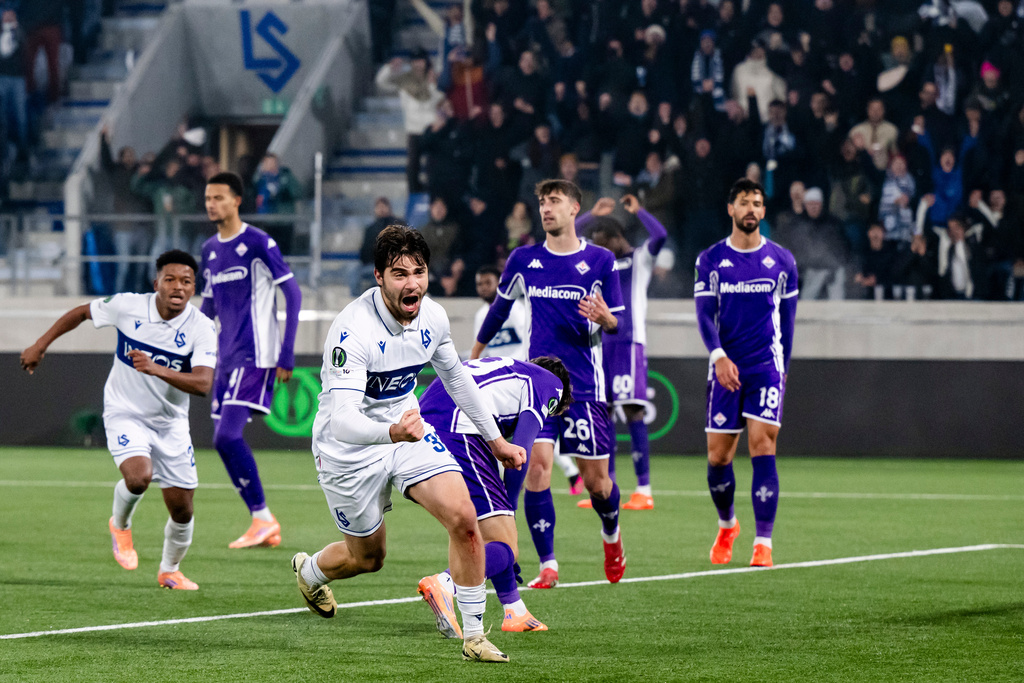 FC Lausanne-Sport's Gabriel Sigua celebrates after scoring during the UEFA Conference League soccer match between FC Lausanne-Sport, LS, and ACF Fiorentina, in Lausanne, Switzerland, Thursday, Dec. 18, 2025. (Jean-Christophe Bott/Keystone via AP)
