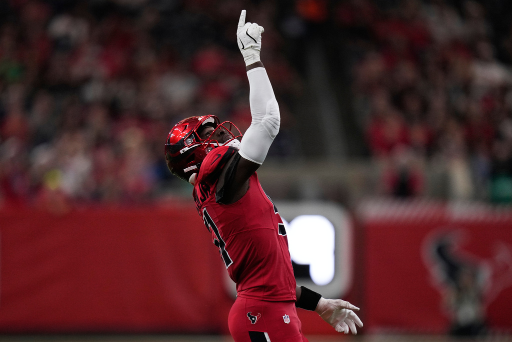 Houston Texans defensive end Will Anderson Jr. celebrates after sacking Las Vegas Raiders quarterback Geno Smith during the first half of an NFL football game Sunday, Dec. 21, 2025, in Houston. (AP Photo/Eric Christian Smith)