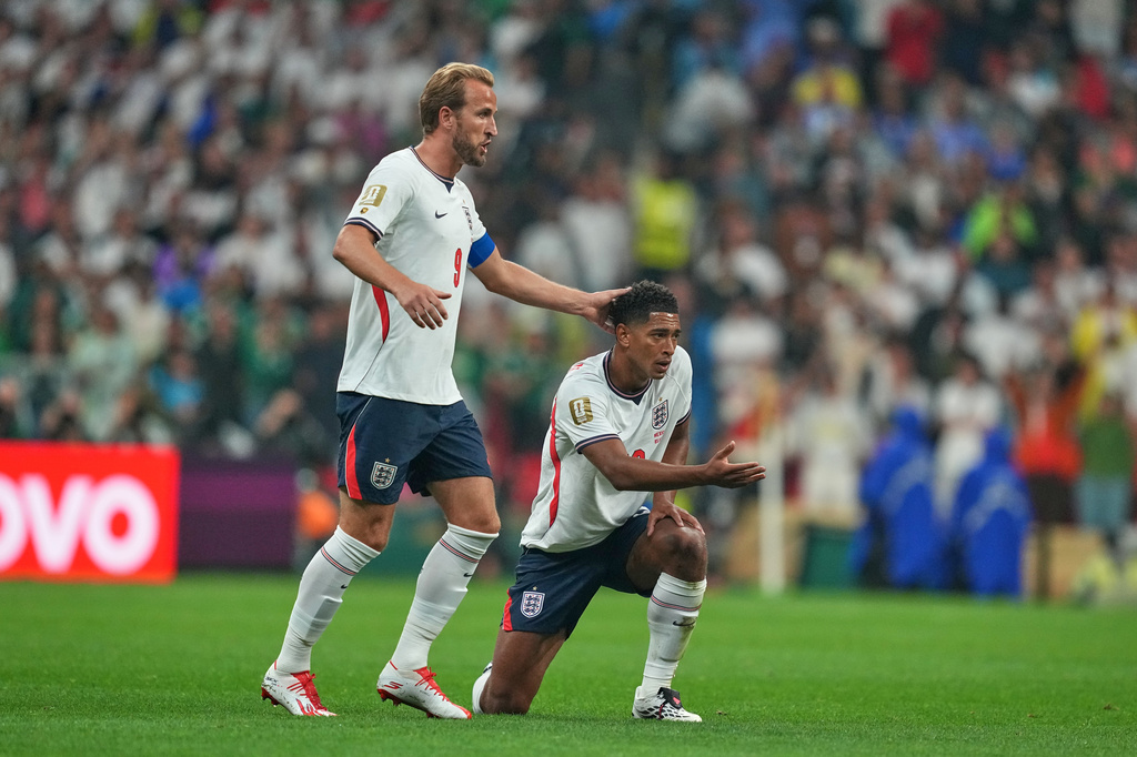 England's Harry Kane (9) and England's Jude Bellingham (10) during the World Cup round of 16 soccer match between Mexico and England in Mexico City, Sunday, July 5, 2026. (AP Photo/Moises Castillo)