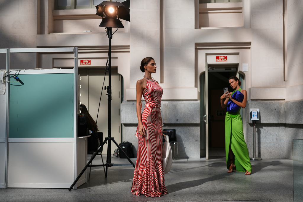 A model poses backstage before presenting designs by Silvia Tcherassi at the brand's show during Fashion Week in Madrid, Spain, Wednesday, Sept. 17, 2025. (AP Photo/Manu Fernandez)