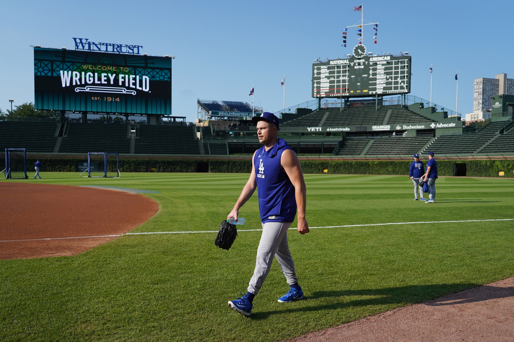 Los Angeles Dodgers pitcher Tarik Skubal walks to the dugout after warming up before a baseball game against the Chicago Cubs Monday, Aug. 3, 2026, in Chicago. (AP Photo/David Banks)