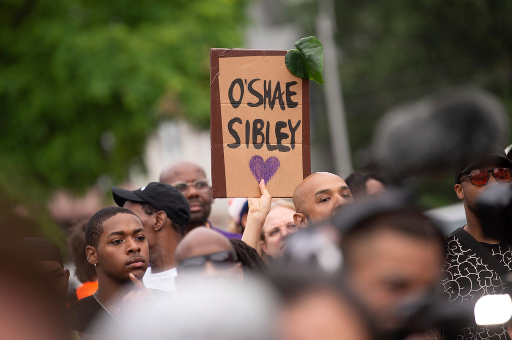 FILE - People gather at a gas station during a vigil to memorialize O'Shae Sibley, Aug. 4, 2023, in the Brooklyn borough of New York. (AP Photo/Tracie Van Auken, File)