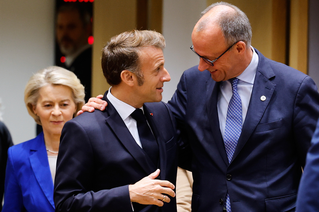 Germany's Chancellor Friedrich Merz, right, speaks with French President Emmanuel Macron, center, during a round table meeting at an EU Summit in Brussels, Thursday, Oct. 23, 2025. (AP Photo/Geert Vanden Wijngaert)
