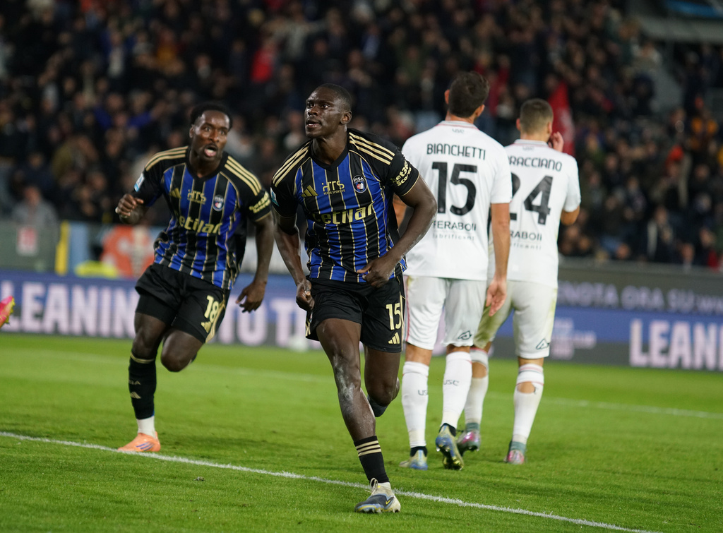 Pisa's Idrissa Tourè reacts afer scoring a goal against Cremonese during a Serie A soccer match, Friday, Nov. 7, 2025, in Pisa, Italy. (Alessandro La Rocca/LaPresse via AP)
