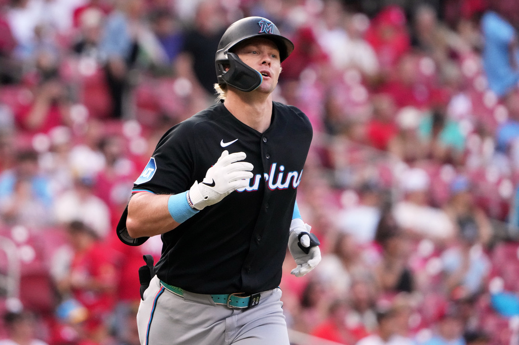 Miami Marlins' Kyle Stowers heads to first on an RBI single during the first inning of a baseball game against the St. Louis Cardinals Saturday, June 27, 2026, in St. Louis. (AP Photo/Jeff Roberson)
