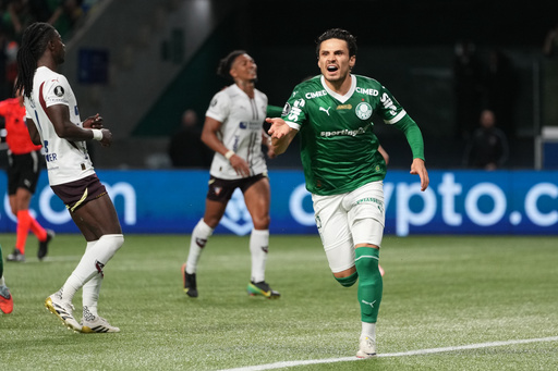 Raphael Veiga of Brazil's Palmeiras celebrates after scoring his side's fourth goal against Ecuador's Liga Deportiva Universitaria during a Copa Libertadores semifinal second leg soccer match in Sao Paulo, Thursday, Oct. 30, 2025. (AP Photo/Andre Penner) Raphael Veiga of Brazil's Palmeiras celebrates after scoring his side's fourth goal against Ecuador's Liga Deportiva Universitaria during a Copa Libertadores semifinal second leg soccer match in Sao Paulo, Thursday, Oct. 30, 2025. (AP Photo/Andre Penner)