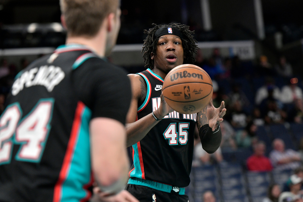 Memphis Grizzlies guard Cam Spencer (24) passes to forward GG Jackson II (45) in the first half of an NBA basketball game against the Cleveland Cavaliers, Monday, April 6, 2026, in Memphis, Tenn. (AP Photo/Brandon Dill)