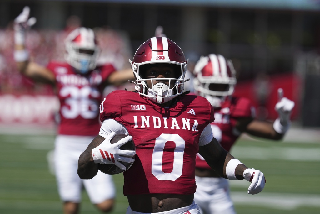 Indiana wide receiver Jonathan Brady (0) runs for a touchdown during the first half of an NCAA college football game against Old Dominion, Saturday, Aug. 30, 2025, in Bloomington, Ind. (AP Photo/Darron Cummings)