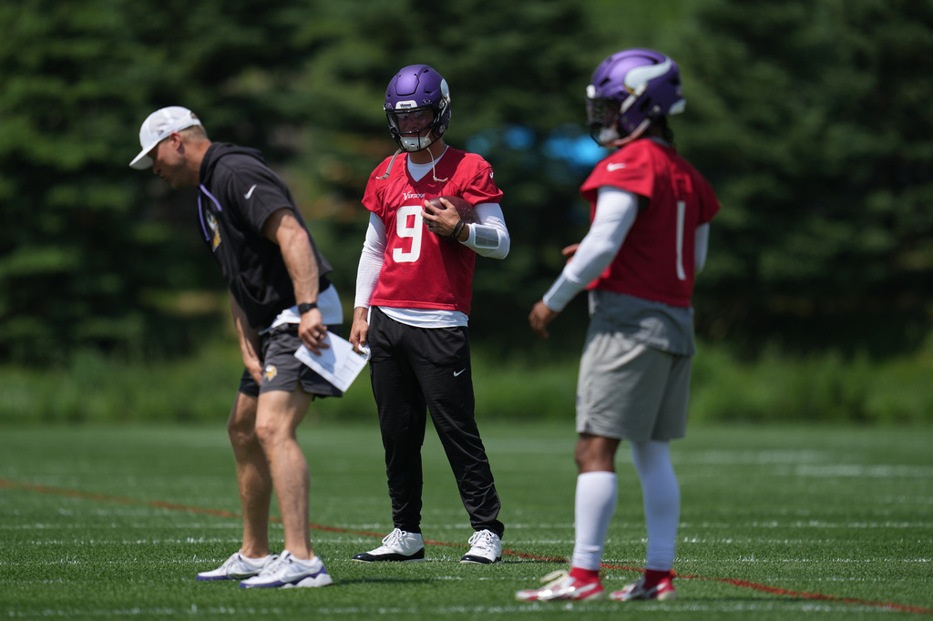 Minnesota Vikings quarterbacks J.J. McCarthy (9) and Kyler Murray (1) stand on the field during an NFL football practice Tuesday, June 9, 2026 in Eagan, Minn. (AP Photo/Abbie Parr)