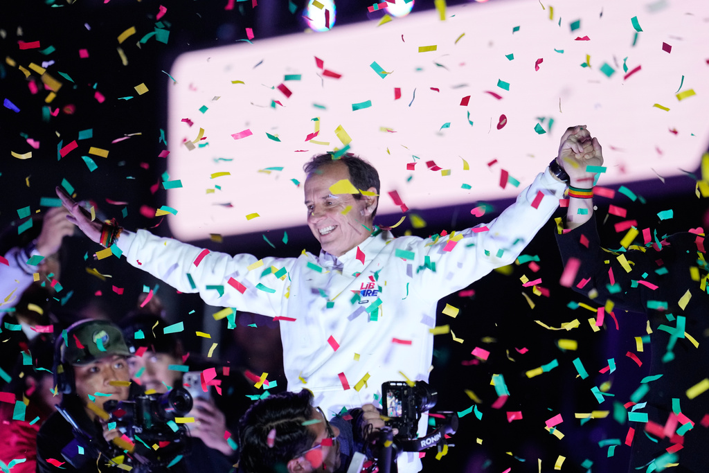 Presidential candidate Jorge "Tuto" Quiroga waves during a closing campaign rally ahead of the upcoming runoff election in La Paz, Bolivia, Wednesday, Oct. 15, 2025. (AP Photo/Natacha Pisarenko)