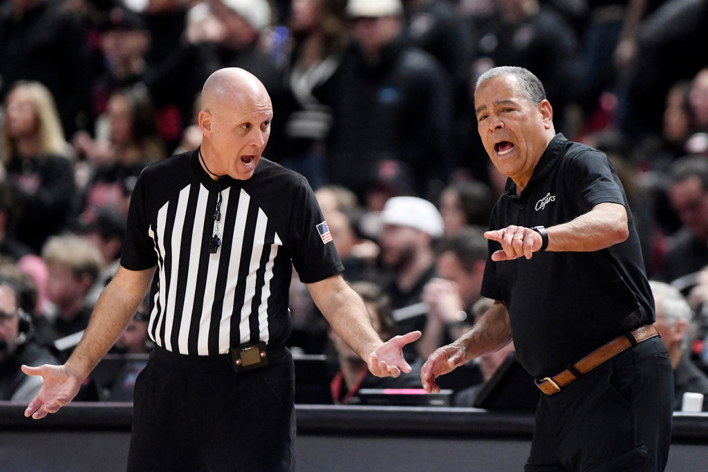 Houston head coach Kelvin Sampson, right, speaks to the official Michael Greenstein during the first half in an NCAA college basketball game against Texas Tech, Saturday, Jan. 24, 2026, in Lubbock, Texas. (AP Photo/Annie Rice)
