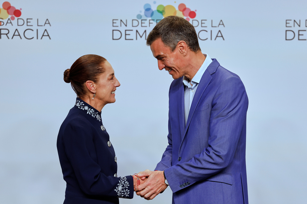 Spain's Prime Minister Pedro Sanchez, right, greets Mexican President Claudia Sheinbaum at the Meeting in Defence of Democracy summit in Barcelona, Spain, Saturday, April 18, 2026. (AP Photo/Joan Monfort)
