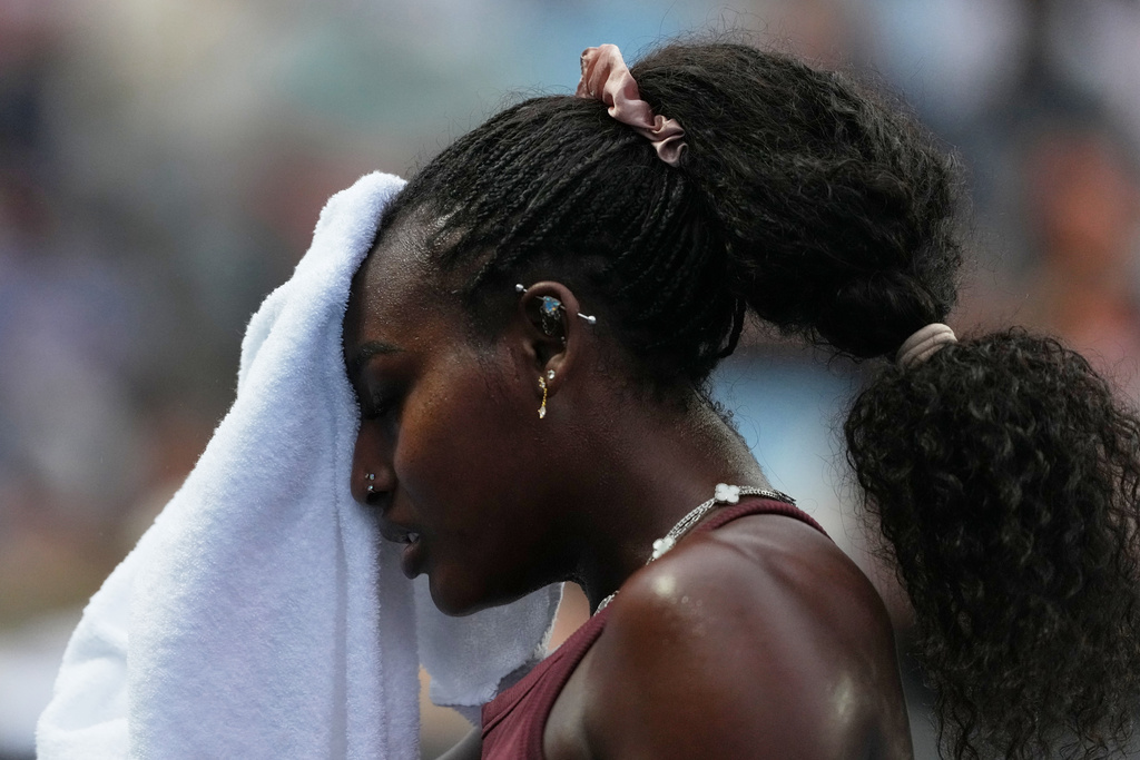 Alycia Parks of the U.S. wipes the sweat from her face during her second round match against Karolina Muchova of the Czech Republic at the Australian Open tennis championship in Melbourne, Australia, Wednesday, Jan. 21, 2026. (AP Photo/Asanka Brendon Ratnayake)