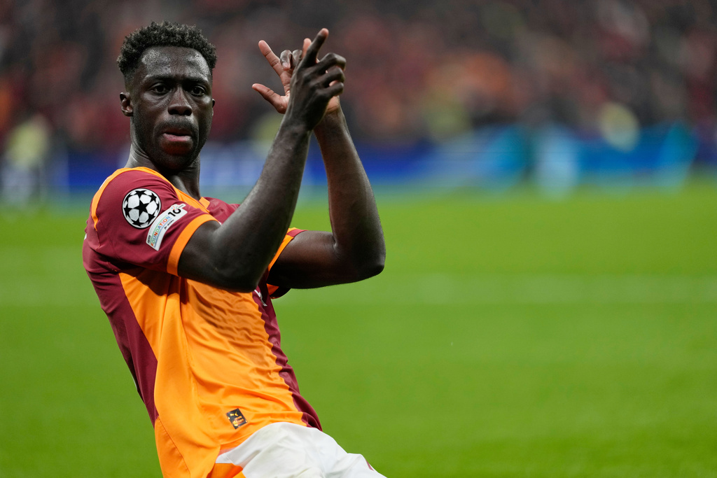 Galatasaray's Davinson Sanchez celebrates after scoring his side's third goal during a Champions league play-off first leg soccer match between Galatasaray and Juventus, in Istanbul, Turkey, Tuesday, Feb. 17, 2026. (AP Photo/Khalil Hamra)