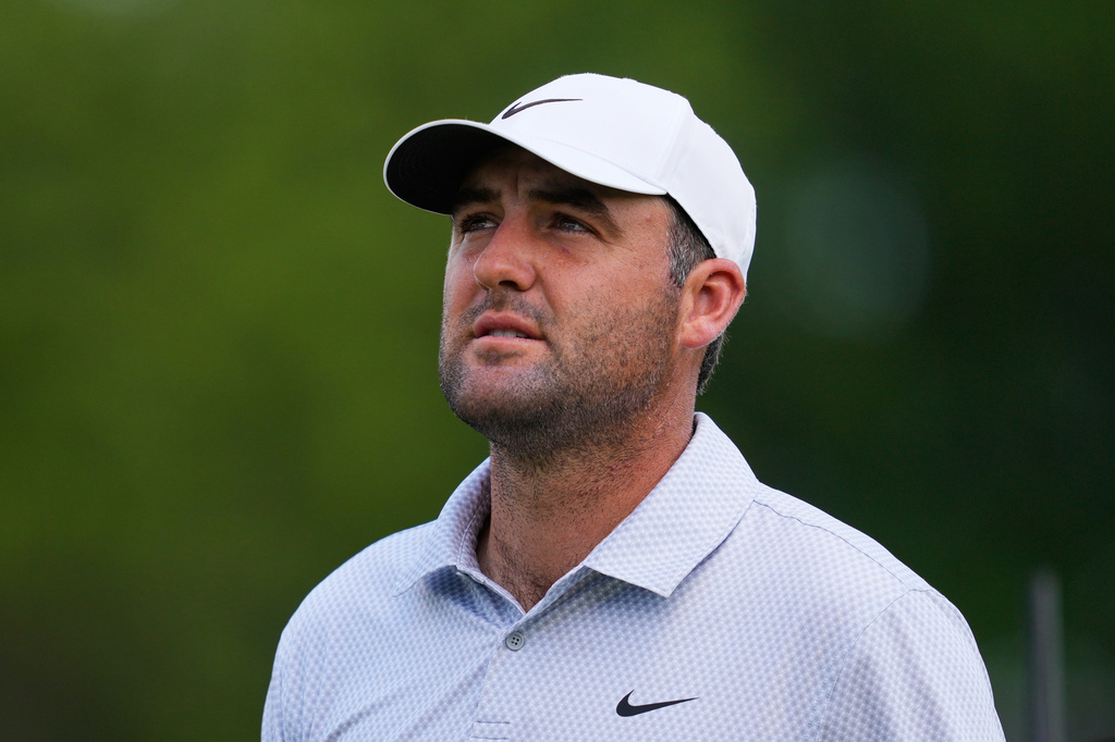 Scottie Scheffler walks off the 10th green during the final round of the CJ Cup Byron Nelson golf tournament in McKinney, Texas, Sunday, May 24, 2026. (AP Photo/Tony Gutierrez)