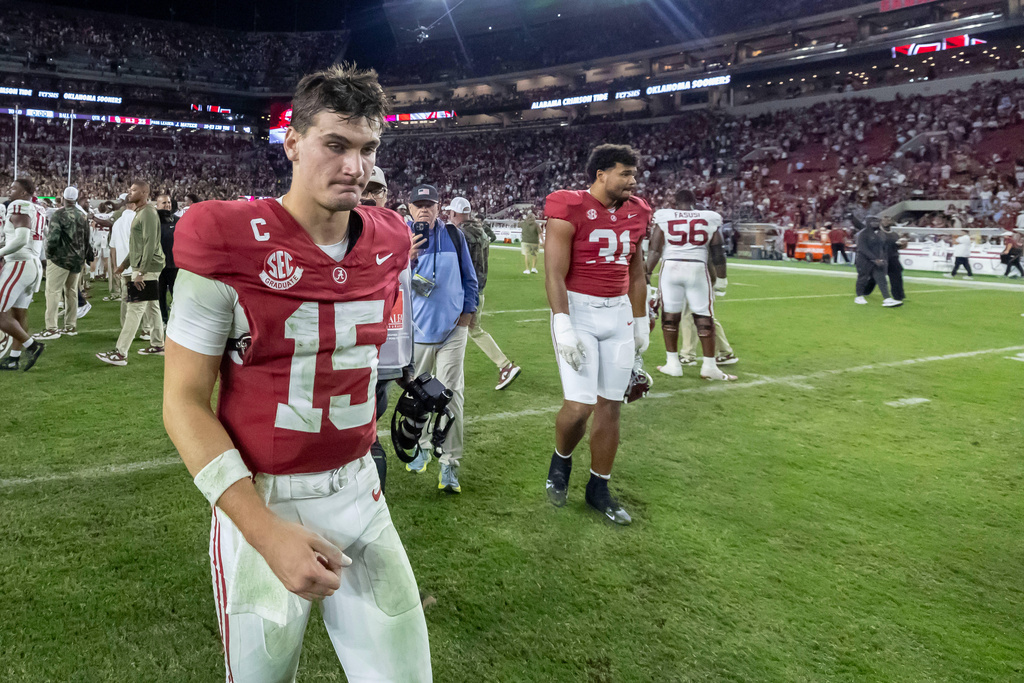 Alabama quarterback Ty Simpson (15) walks off the field after losing to Oklahoma at an NCAA college football game, Saturday, Nov. 15, 2025, in Tuscaloosa, Ala. (AP Photo/Vasha Hunt)