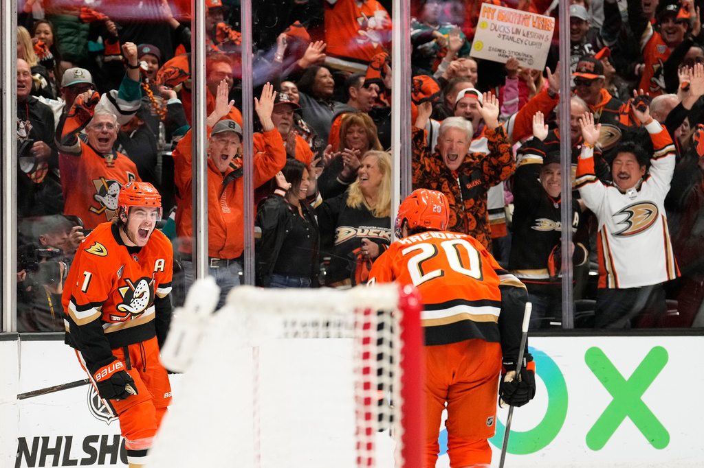 Anaheim Ducks center Leo Carlsson, left, celebrates his empty net goal with left wing Chris Kreider during the third period of Game 6 in the first round of the NHL hockey Stanley Cup playoffs series against the Edmonton Oilers, Thursday, April 30, 2026, in Anaheim, Calif. (AP Photo/Mark J. Terrill)