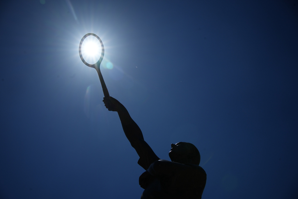 The sun shines over the statue of French tennis legend Jean Borotra at the French Open tennis tournament in Paris, Wednesday, May 27, 2026. (AP Photo/Christophe Ena)