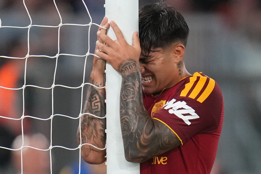 Roma's Santigo Castro reacts after missing a scoring chance during the Italian Serie A soccer match between Roma and Fiorentina, in Rome, Monday, Aug. 24, 2026. (AP Photo/Gregorio Borgia)