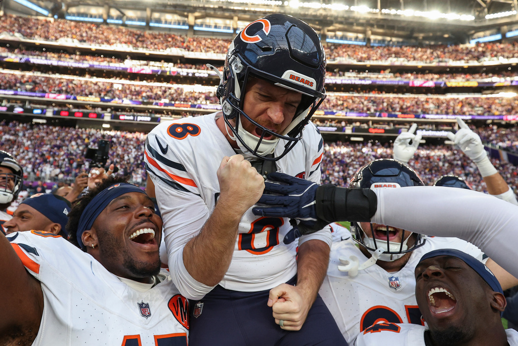 Chicago Bears place kicker Cairo Santos (8) celebrates after kicking the game-winning field goal against the Minnesota Vikings in an NFL football game, Sunday, Nov. 16, 2025, in Minneapolis. (AP Photo/Matt Krohn)