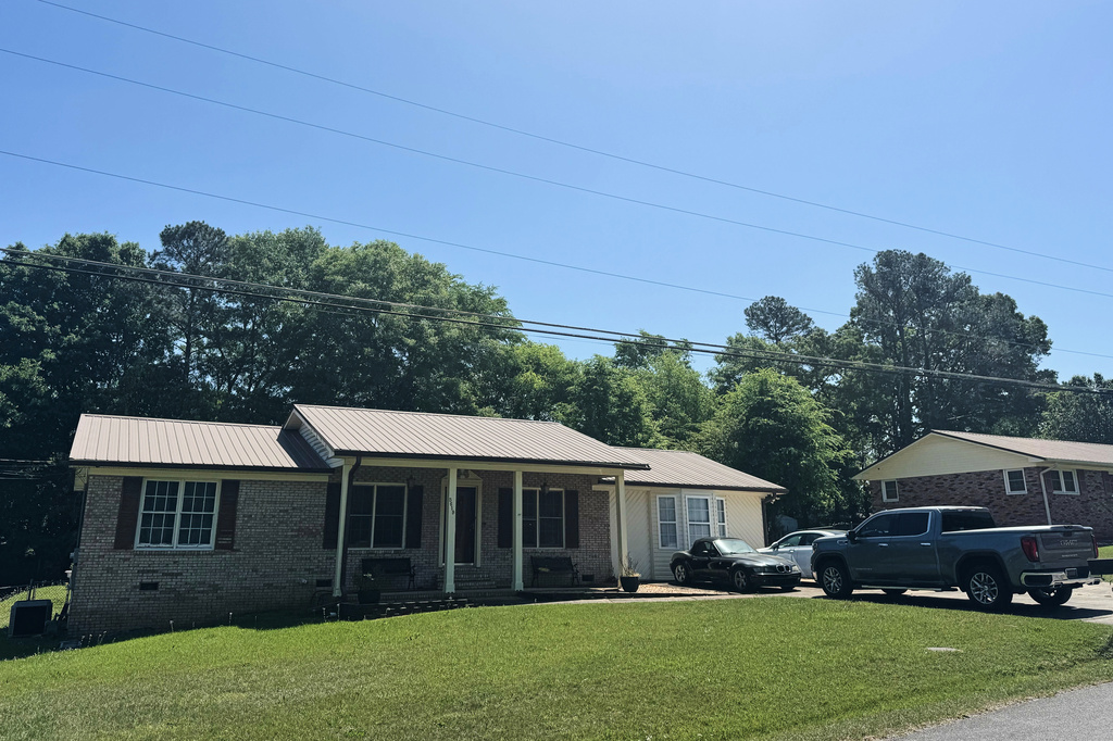 The Anniston, Ala., home where Marie Therese Ross, 85, who has returned to France after being held in U.S. immigration custody, had lived with her late husband, U.S. military veteran William Ross, on Friday, April 17, 2026. (AP Photo/Safiyah Riddle)