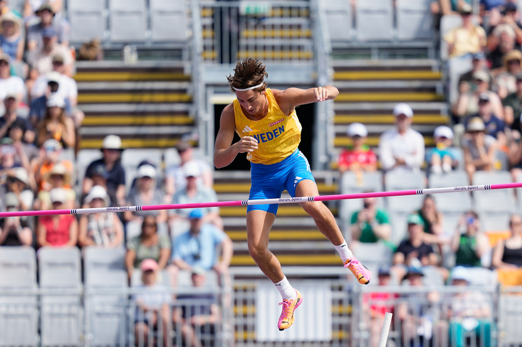 Armand Duplantis of Sweden makes an attempt in the men's pole vault qualifying at the European Athletics Championships in Birmingham, England, Friday, Aug. 14, 2026. (AP Photo/Matthias Schrader)