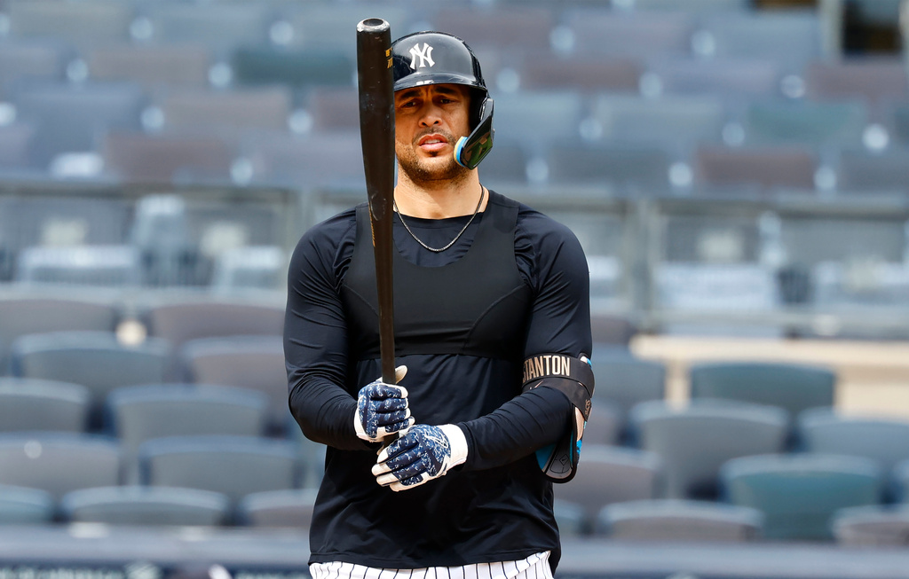 New York Yankees' Giancarlo Stanton takes live batting practice before a baseball game against the Baltimore Orioles, Friday, Sept. 25, 2026, in New York. (AP Photo/Noah K. Murray)