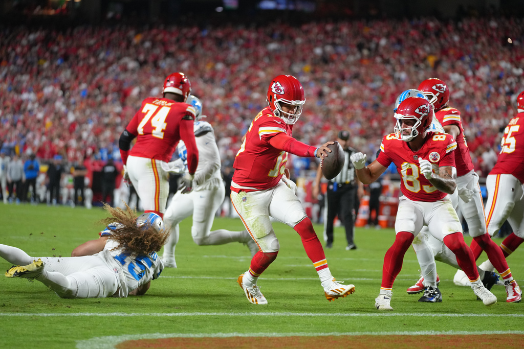 Kansas City Chiefs quarterback Patrick Mahomes (15) scores on a 1-yard run during the first half of an NFL football game against the Detroit Lions Sunday, Oct. 12, 2025, in Kansas City, Mo. (AP Photo/Ed Zurga)