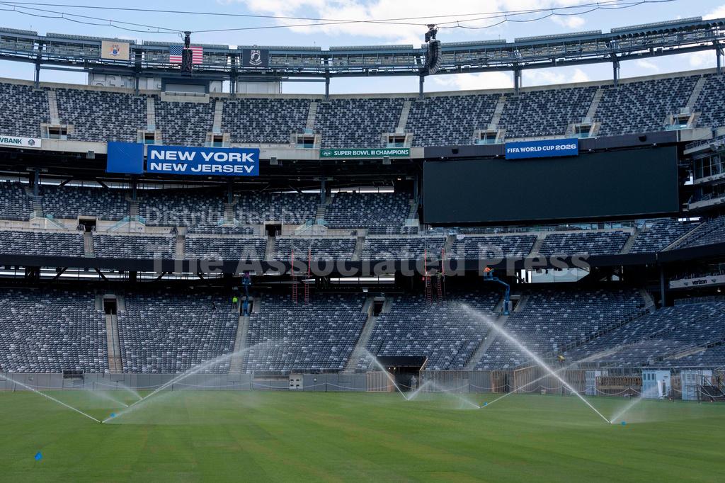 「新品未開封」 World 1st Stadium Live The World Cup final will be played on turf with mixed reviews