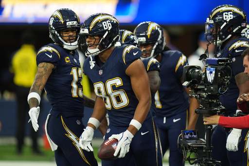 Los Angeles Chargers tight end Oronde Gadsden II (86) celebrates after scoring a touchdown during the first half of an NFL football game against the Minnesota Vikings Thursday, Oct. 23, 2025, in Inglewood, Calif. (AP Photo/Gregory Bull) Los Angeles Chargers tight end Oronde Gadsden II (86) celebrates after scoring a touchdown during the first half of an NFL football game against the Minnesota Vikings Thursday, Oct. 23, 2025, in Inglewood, Calif. (AP Photo/Gregory Bull)