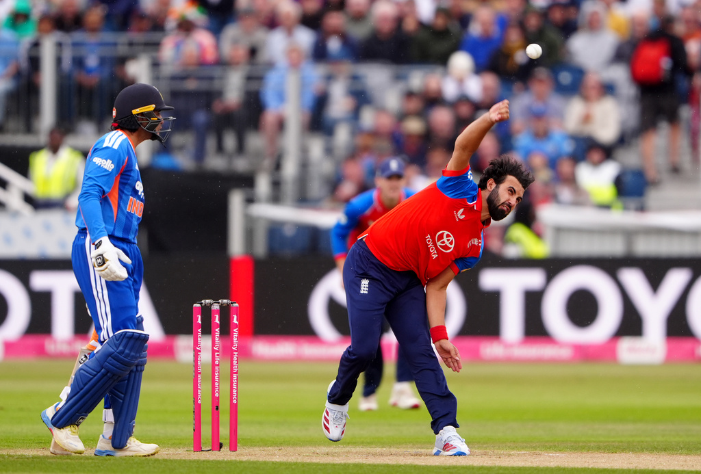 England's Saqib Mahmood bowls during the first IT20 cricket match at Chester-le-Street, England, Wednesday July 1, 2026. (Owen Humphreys/PA via AP)