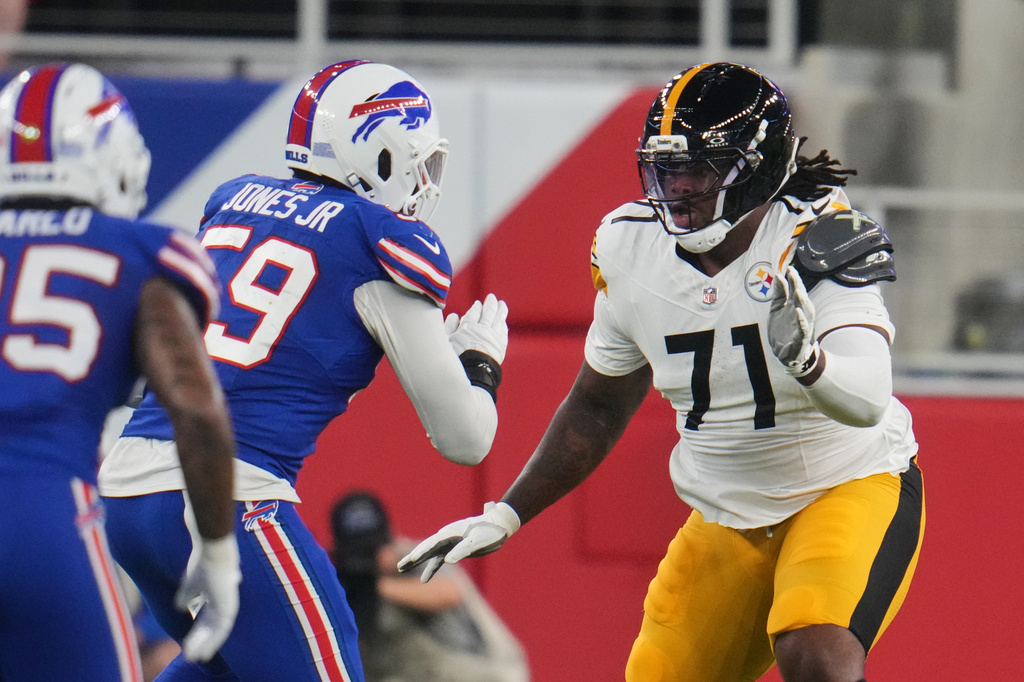 Pittsburgh Steelers offensive tackle Max Iheanachor (71) defends against the rush by Buffalo Bills' Andre Jones Jr. (59) in the first half of a preseason NFL football game in Orchard Park, NY., Thursday, Aug. 27, 2026. (AP Photo/Gene J. Puskar)