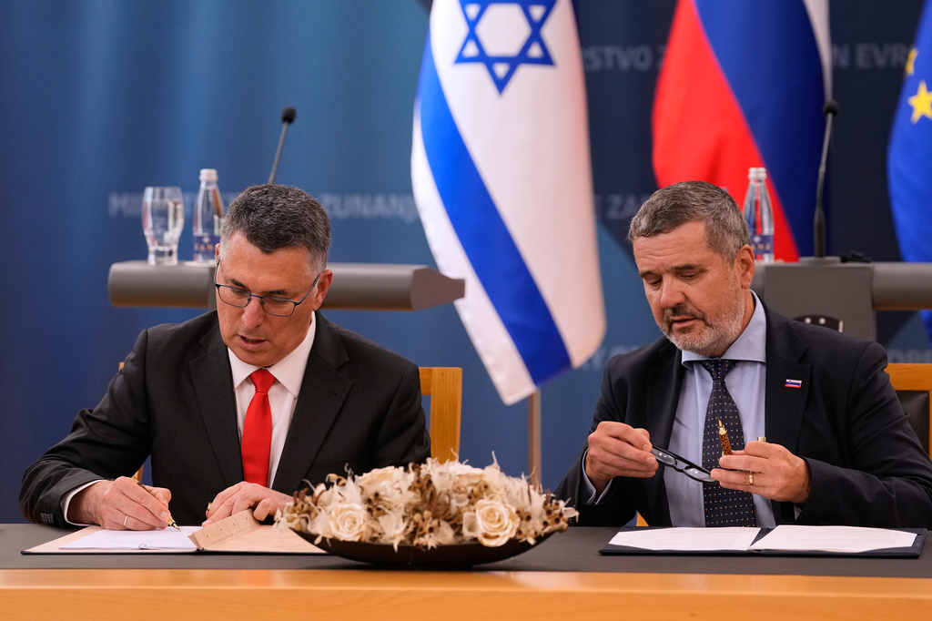 Israel's Foreign Minister Gideon Sa'ar, left, and his Slovenian counterpart Tone Kajzer sign bilateral agreements in Ljubljana, Slovenia, Wednesday, Sept. 9, 2026. (AP Photo/Darko Bandic)