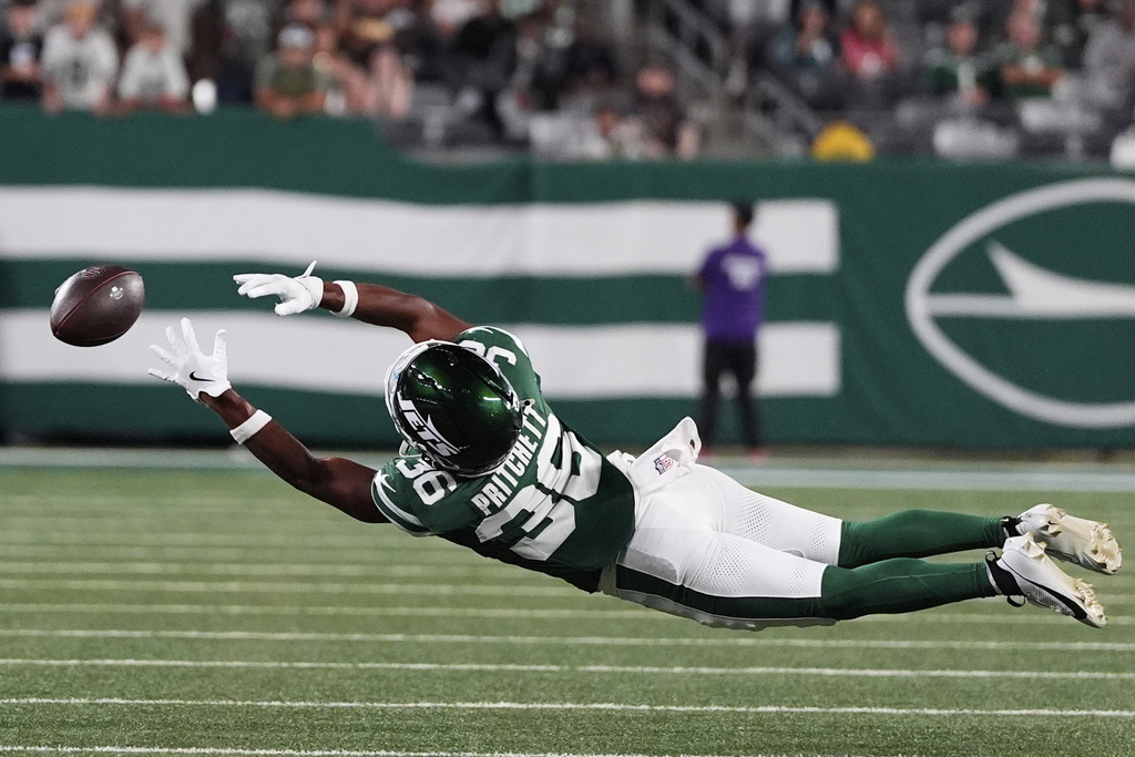 New York Jets wide receiver Jamaal Pritchett dives for a pass in the second half of a preseason NFL football game against the Philadelphia Eagles in East Rutherford, N.J., Friday, Aug. 22, 2025. (AP Photo/Yuki Iwamura)