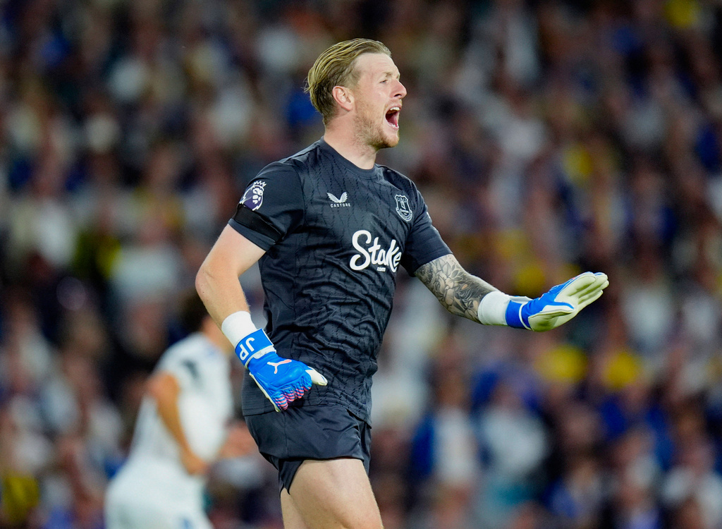 Everton goalkeeper Jordan Pickford in action during the English Premier League soccer match between Leeds United and Everton at Elland Road, in Leeds, England, Monday, Aug. 18, 2025. (Danny Lawson/PA via AP)