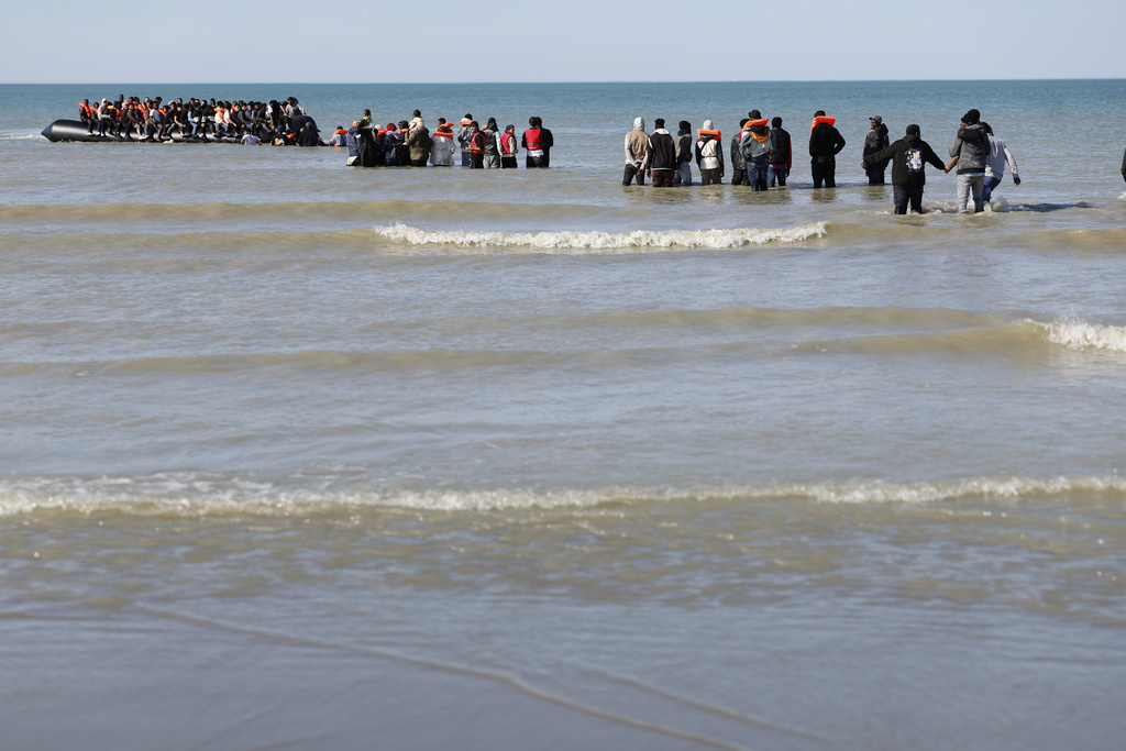 Migrants board a small boat to reach Britain, in Gravelines, northern France, France, Friday, Sept. 19, 2025. (AP Photo/Jean-Francois Badias)