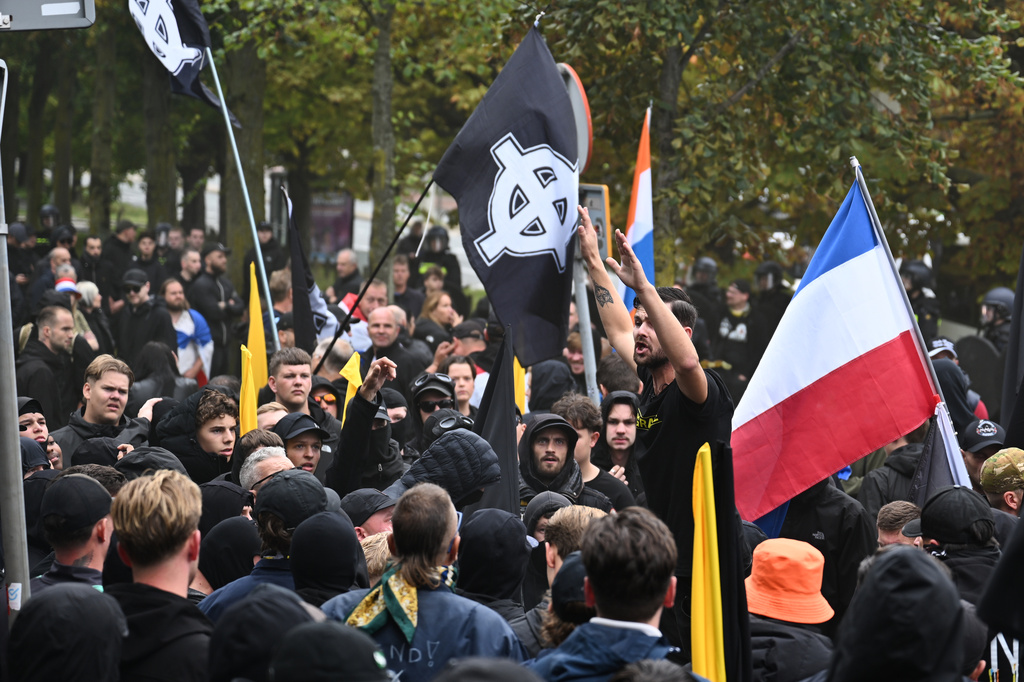 Protesters attend a far-right groups' protest against immigration and asylum policies, in The Hague, Netherlands, Saturday, Sept. 19, 2026. (AP Photo/Mouneb Taim)