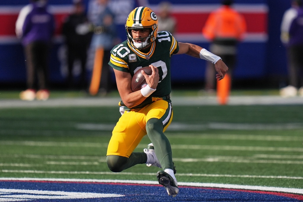 Green Bay Packers' Jordan Love runs during the first half of an NFL football game against the New York Giants Sunday, Nov. 16, 2025, in East Rutherford, N.J. (AP Photo/Seth Wenig)