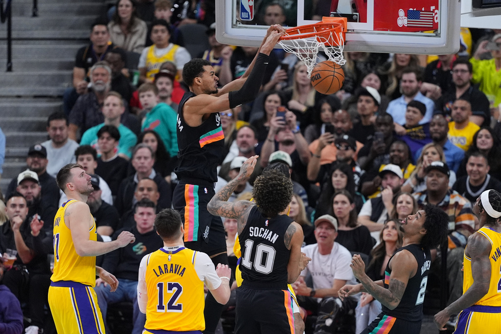 San Antonio Spurs forward Victor Wembanyama (1) scores against the Los Angeles Lakers during the second half of an NBA basketball game in San Antonio, Wednesday, Jan. 7, 2026. (AP Photo/Eric Gay)
