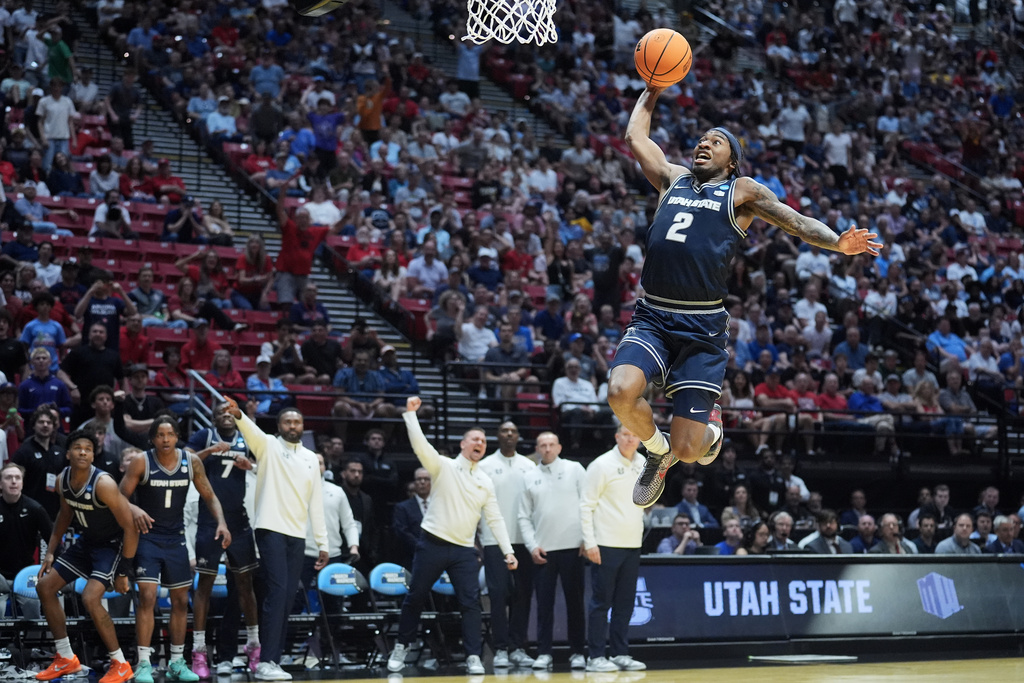Utah State guard MJ Collins (2) dunks against Villanova during the second half in the first round of the NCAA college basketball tournament, Friday, March 20, 2026, in San Diego. (AP Photo/Marcio Jose Sanchez)