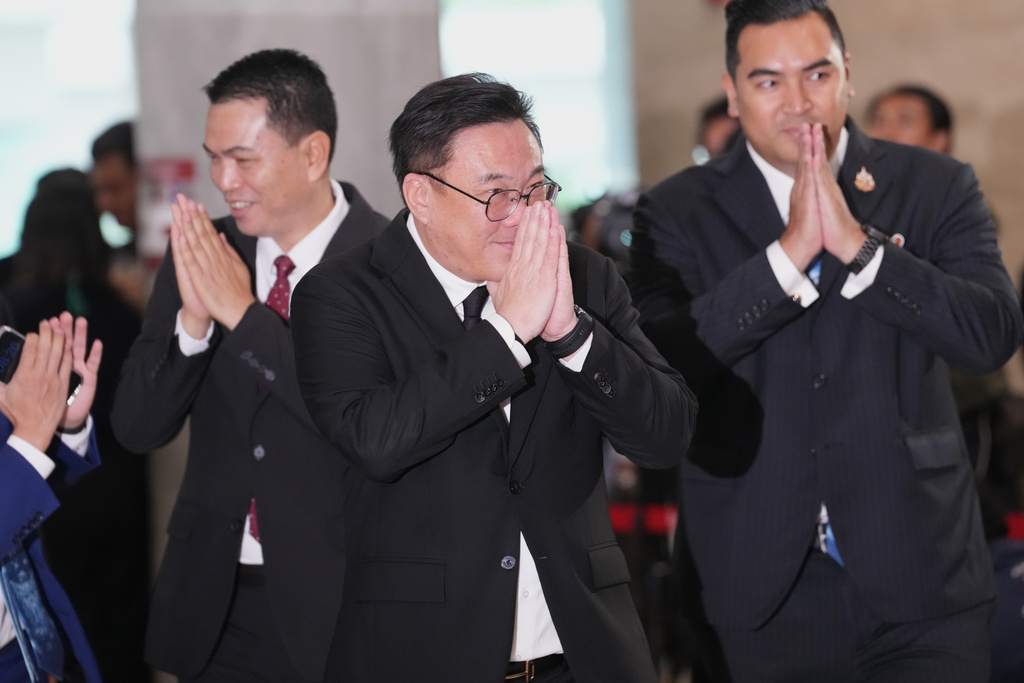 Pheu Thai party leader Julapun Amornvivat, center, gesture as he arrives at the parliament in Bangkok, Thailand, Thursday, March 19, 2026. (AP Photo/Sakchai Lalit)