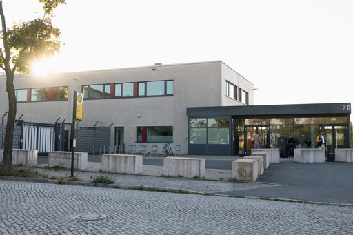 Journalists wait outside the Dresden Higher Regional Court in Dresden, Germany, Tuesday, Sept. 30, 2025. (Sebastian Kahnert/dpa via AP) Journalists wait outside the Dresden Higher Regional Court in Dresden, Germany, Tuesday, Sept. 30, 2025. (Sebastian Kahnert/dpa via AP)