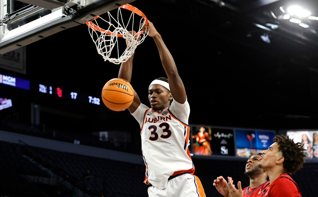 Auburn forward Sebastian Williams-Adams (33) dunks during the first half of an NCAA college basketball game against St. John's in the Players Era tournament Wednesday, Nov. 26, 2025, in Las Vegas. (AP Photo/Steve Marcus)